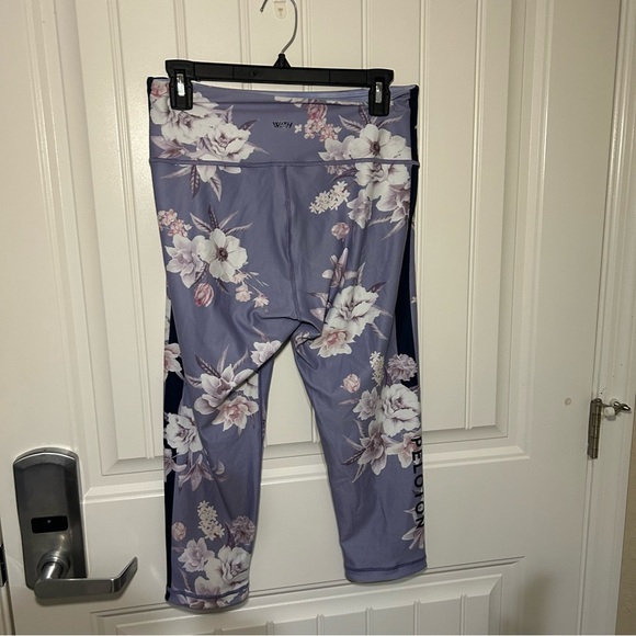 Peloton WITH Lavender Wild Flower High Rise Capris Size Large - Picture 8 of 14